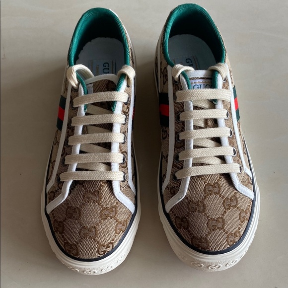 Gucci Beige Sneakers with Green and Red Stripes - Picture 1 of 3